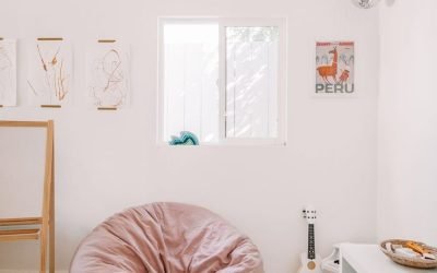 Puffs elegantes para un espacio romántico y femenino