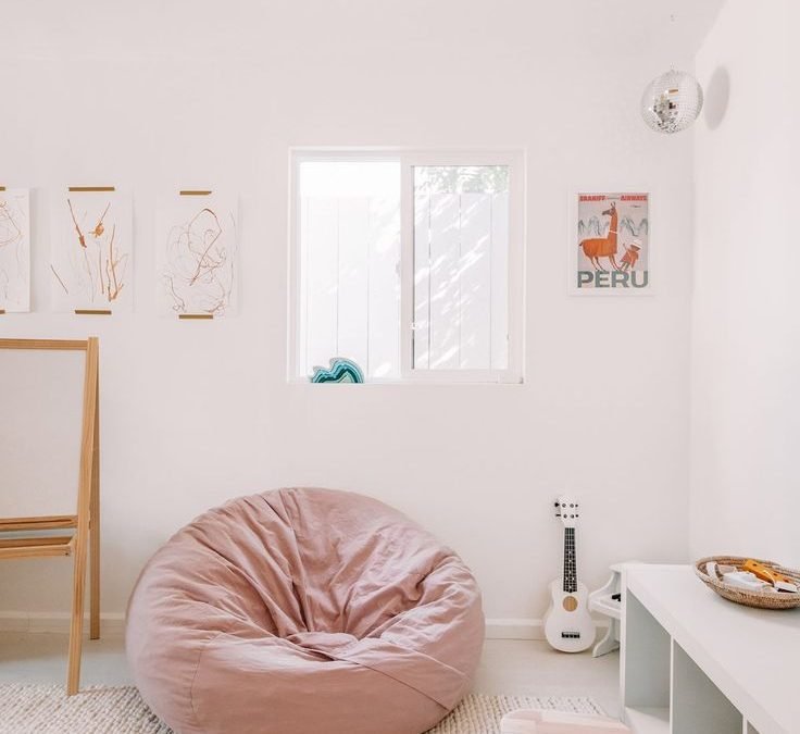 Puffs elegantes para un espacio romántico y femenino